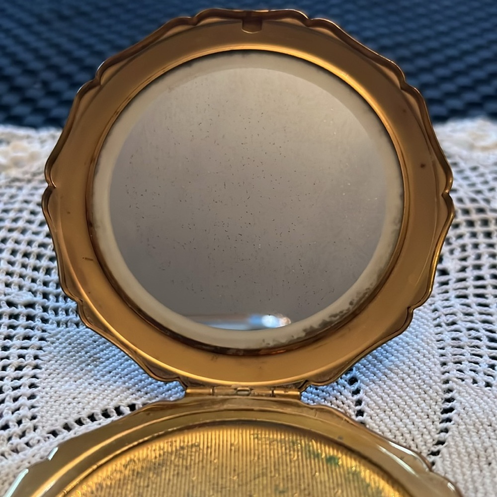 Vintage Stratton Powder Compact - Picture 2 of 9